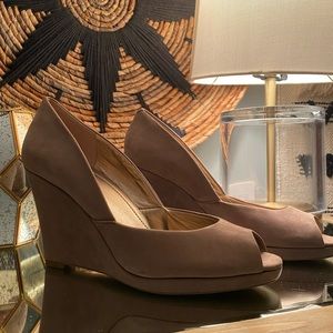 BCBG Nude Suede Platform Peeptoe shoes 10 beige